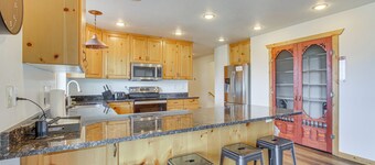 14 Mi to Beaver Mountain Ski Area: Group Getaway!