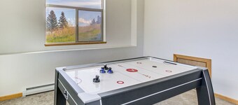 14 Mi to Beaver Mountain Ski Area: Group Getaway!