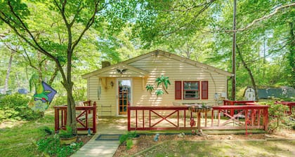 Heathsville Home w/ Sunroom < 10 Mi to Beach!