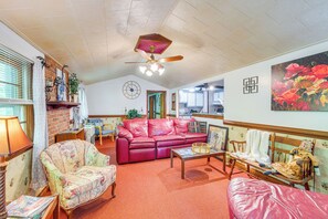 House (2 Bedrooms) | Interior - Heathsville Home w/ Sunroom < 10 Mi to Beach! (Heathsville)