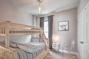 Casa (3 Bedrooms) | 3 dormitoris, planxa i posts de planxar i roba de llit
