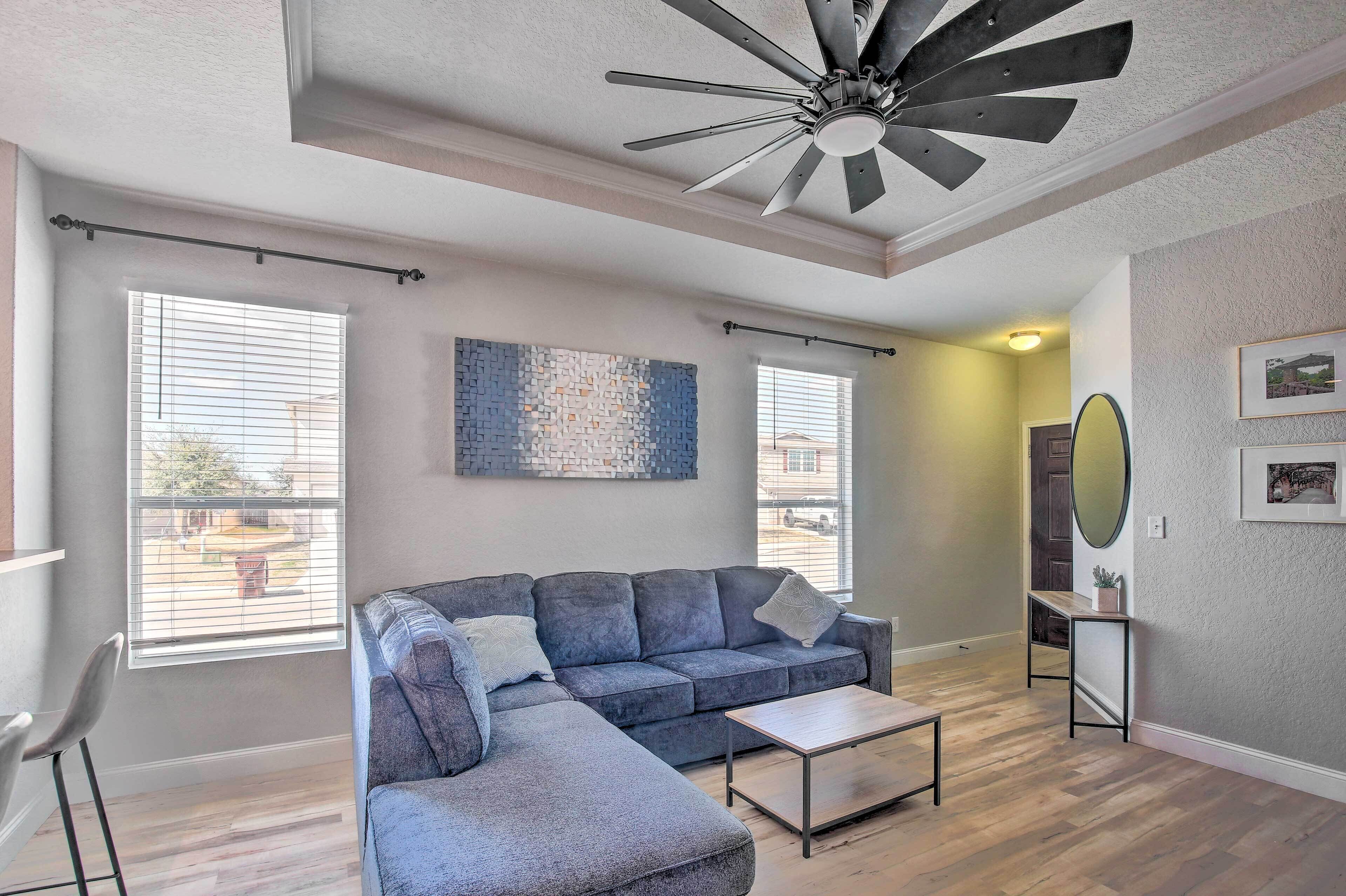 Home Centered Between Sea World & Six Flags!