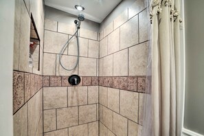 Shower - Houghton Lake Vacation Rental - Walk to Water! (Houghton Lake)