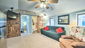 TV - Houghton Lake Vacation Rental - Walk to Water! (Houghton Lake)