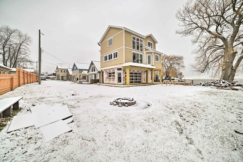 Houghton Lake Vacation Rental - Walk to Water!