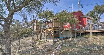 Kerrville Converted Barn Tiny Home w/ Kayaks!