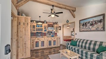 House (1 Bedroom) | Interior