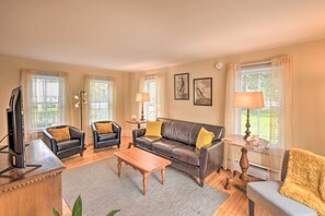 House (4 Bedrooms) | Interior - Kennebunk Home w/ Yard < 1 Mile to Dock Square! (Kennebunk)