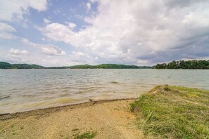 House (2 Bedrooms) | Interior - Dandridge Cabin in Inspiration Cove w/ Lake Access (Dandridge)