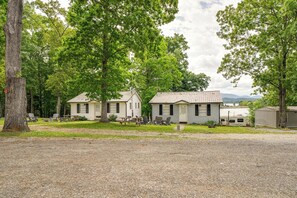 House (2 Bedrooms) | Interior - Dandridge Cabin in Inspiration Cove w/ Lake Access (Dandridge)