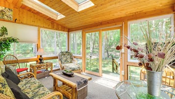 Apartment (2 Bedrooms) | Front of property