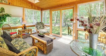 Walk to Restaurants: Lake Harmony Townhome!