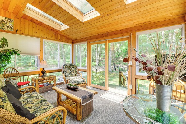 Apartment (2 Bedrooms) | Living area | TV