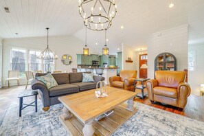 House (3 Bedrooms) | Interior - Cashiers Home w/ Lake Glenville Views! (Cashiers)