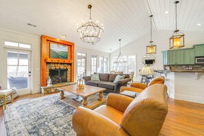 House (3 Bedrooms) | Interior - Cashiers Home w/ Lake Glenville Views! (Cashiers)