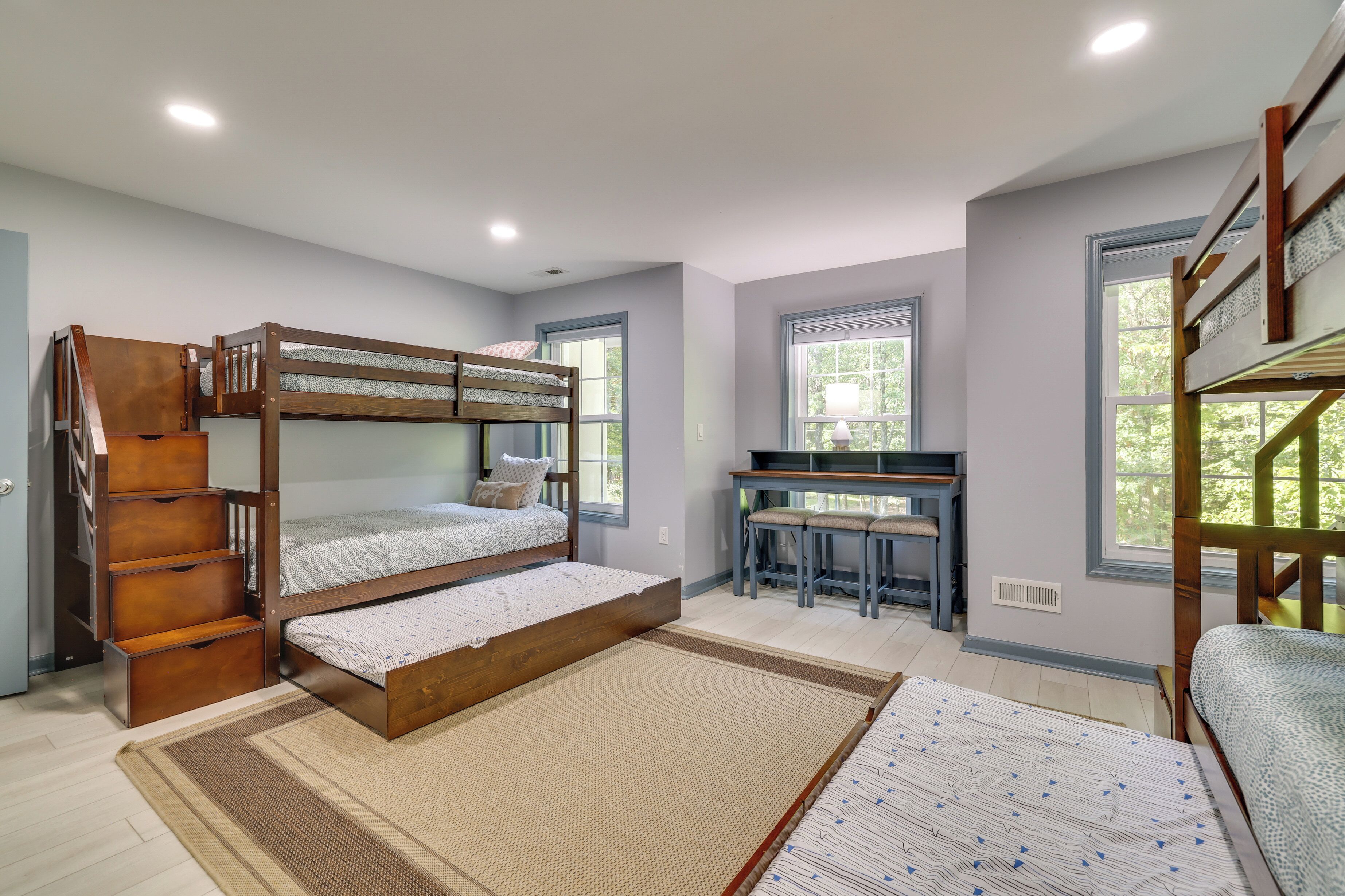 Immaculate Lodge With Home Theater & 2 Fire Pits!