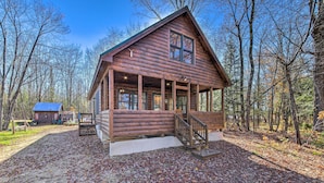 A log cabin with a porch and a staircase leading to the entrance. - Inviting Webb Lake Cabin w/ Mountain Views (Weld)