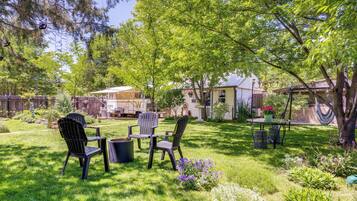 Apartment (0 Bedroom) | Outdoor dining