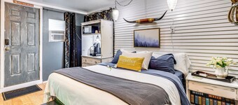 Las Animas Studio w/ Lush Backyard Paradise!