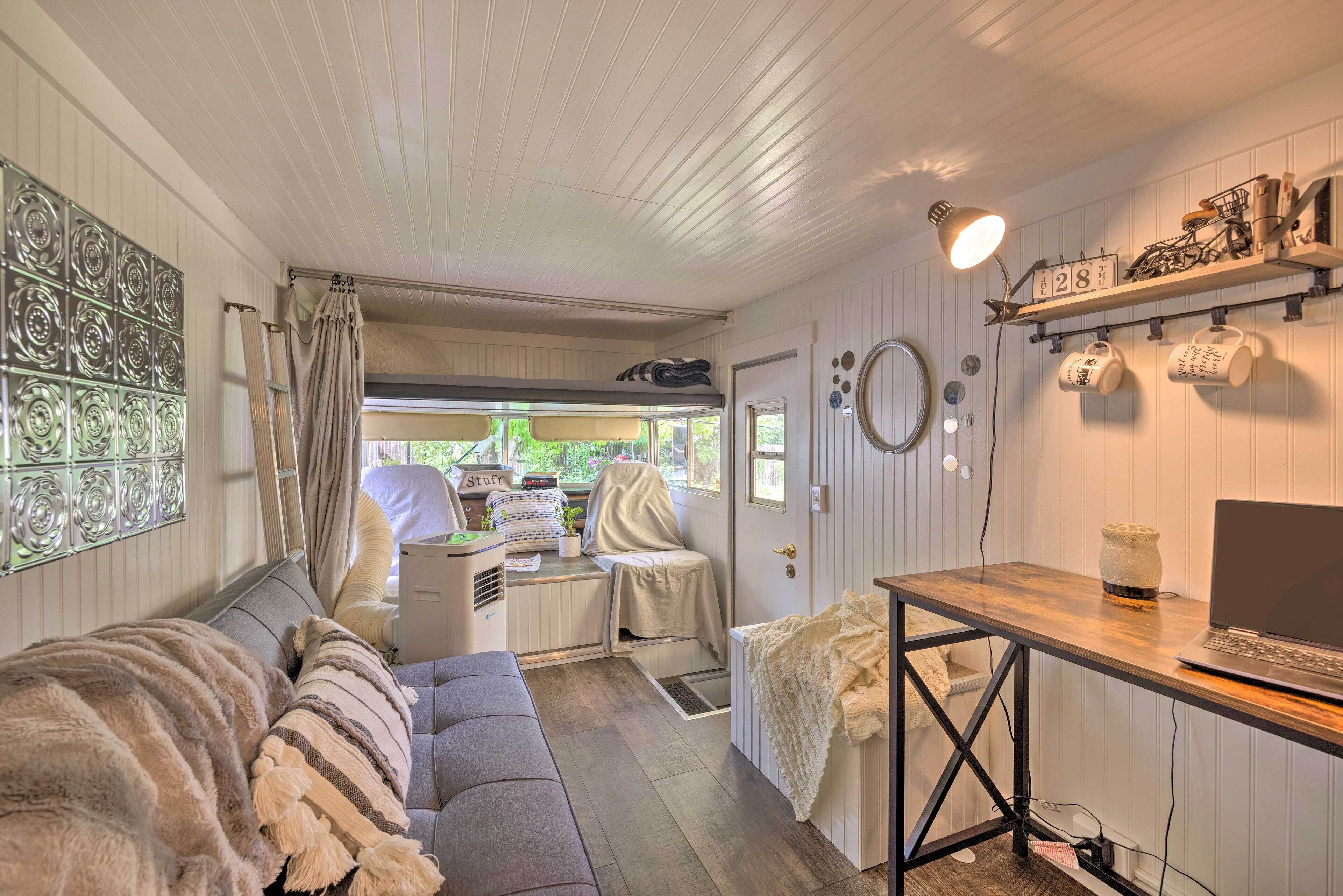 Las Animas Studio w/ Lush Backyard Paradise!