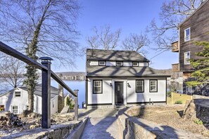 House (4 Bedrooms) | Interior - Lakefront Home: 2 Mi to Air Line State Park Trail! (East Hampton)