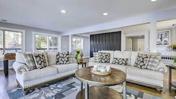 House (4 Bedrooms) | Interior