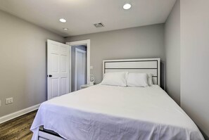 Nhà (4 Bedrooms) | 4 phòng ngủ, khu vực làm việc phù hợp cho laptop