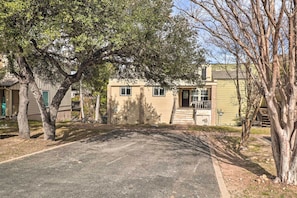 Apartment (6 Bedrooms) | Interior - Lakefront Home w/ Point Venture Golf Access! (Leander)