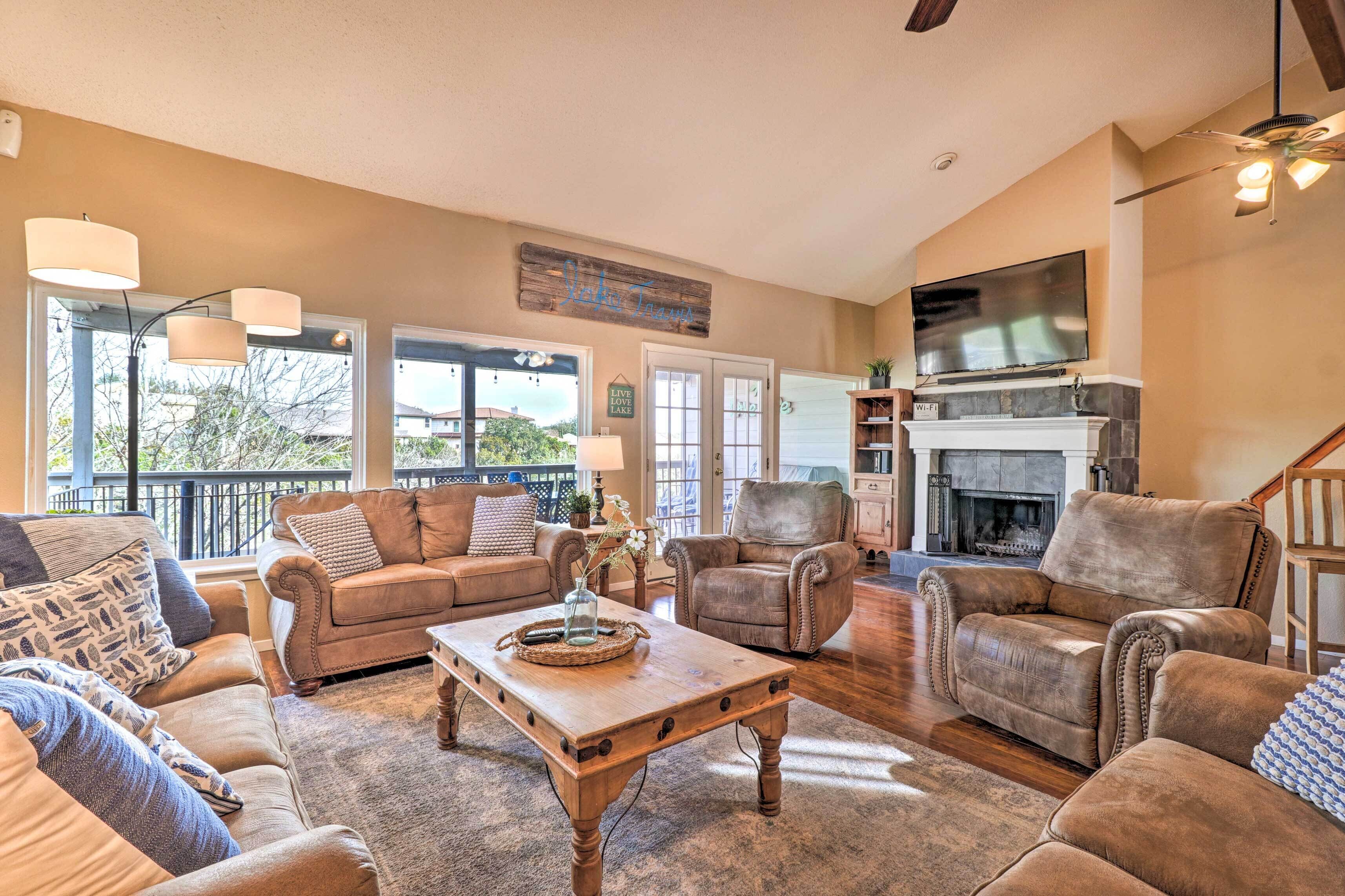 Lakefront Home w/ Point Venture Golf Access!