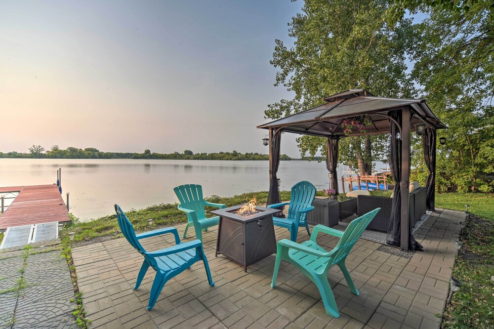 Hugo Home, Direct Lake Access & Private Dock!
