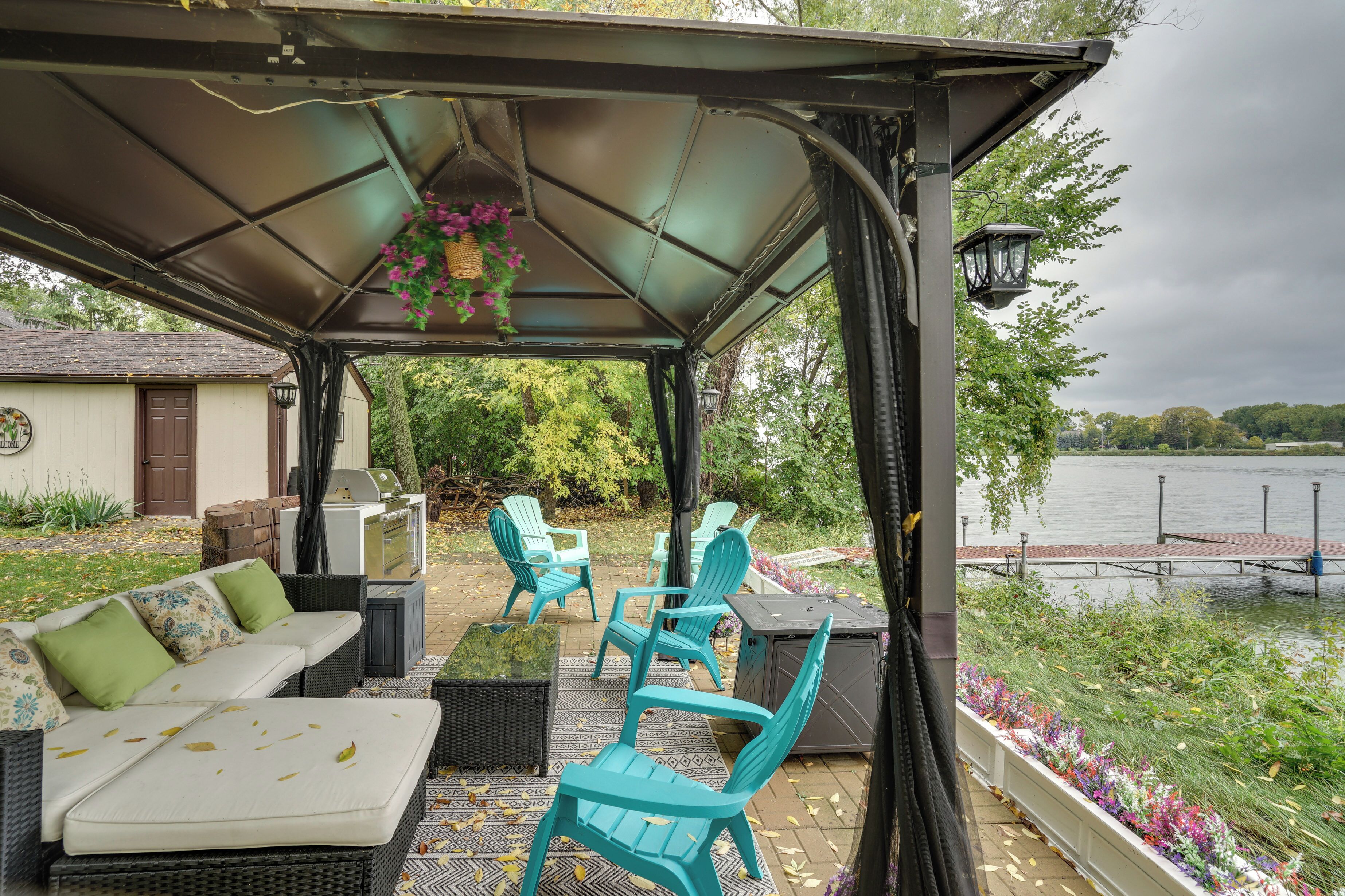 Hugo Home, Direct Lake Access & Private Dock!