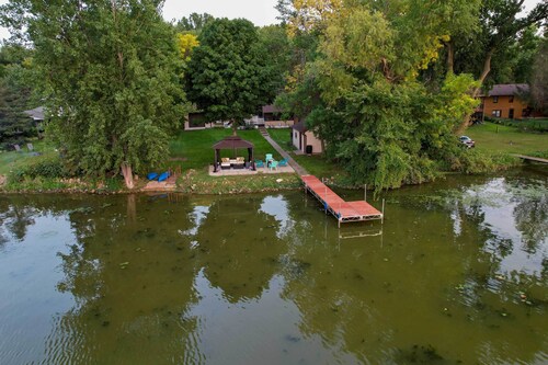 Hugo Home, Direct Lake Access & Private Dock!