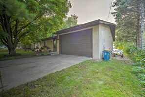 House (3 Bedrooms) | Interior - Hugo Home, Direct Lake Access & Private Dock! (Hugo)