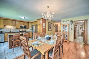 House (3 Bedrooms) | Interior