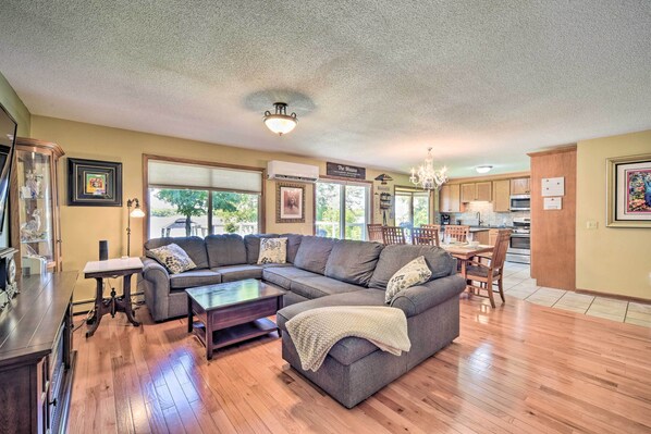 House (3 Bedrooms) | Interior - Hugo Home, Direct Lake Access & Private Dock! (Hugo)