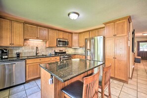 House (3 Bedrooms) | Interior