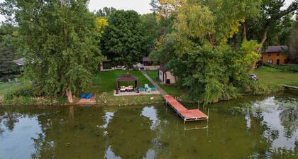 Hugo Home, Direct Lake Access & Private Dock!