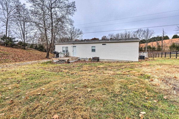 Lovely Sadieville Retreat W/ Deck & Grill! - Corinth, KY