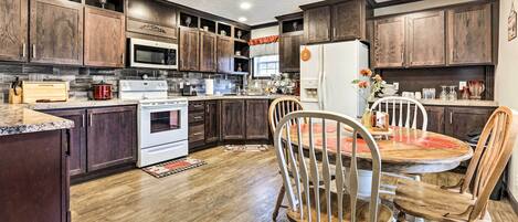 House (2 Bedrooms) | Interior