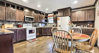 Lovely Sadieville Retreat w/ Deck & Grill!