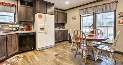 Lovely Sadieville Retreat w/ Deck & Grill!