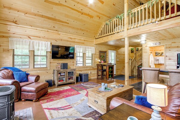 Idyllic Cabin In The Heart Of Hocking Hills - Hocking Hills State Park, OH