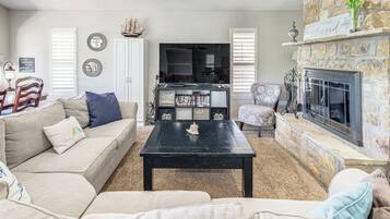 House (3 Bedrooms) | Interior