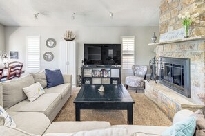 House (3 Bedrooms) | Interior - Lakefront Granbury Home w/ Dock, Decks & Hot Tub! (Granbury)