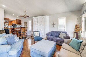 House (3 Bedrooms) | Interior - Lakefront Granbury Home w/ Dock, Decks & Hot Tub! (Granbury)