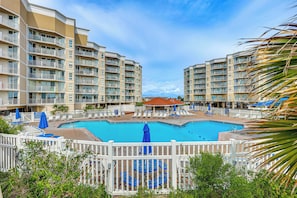 Interior - On-site Ocean Access: Condo in North Topsail Beach (Sneads Ferry)