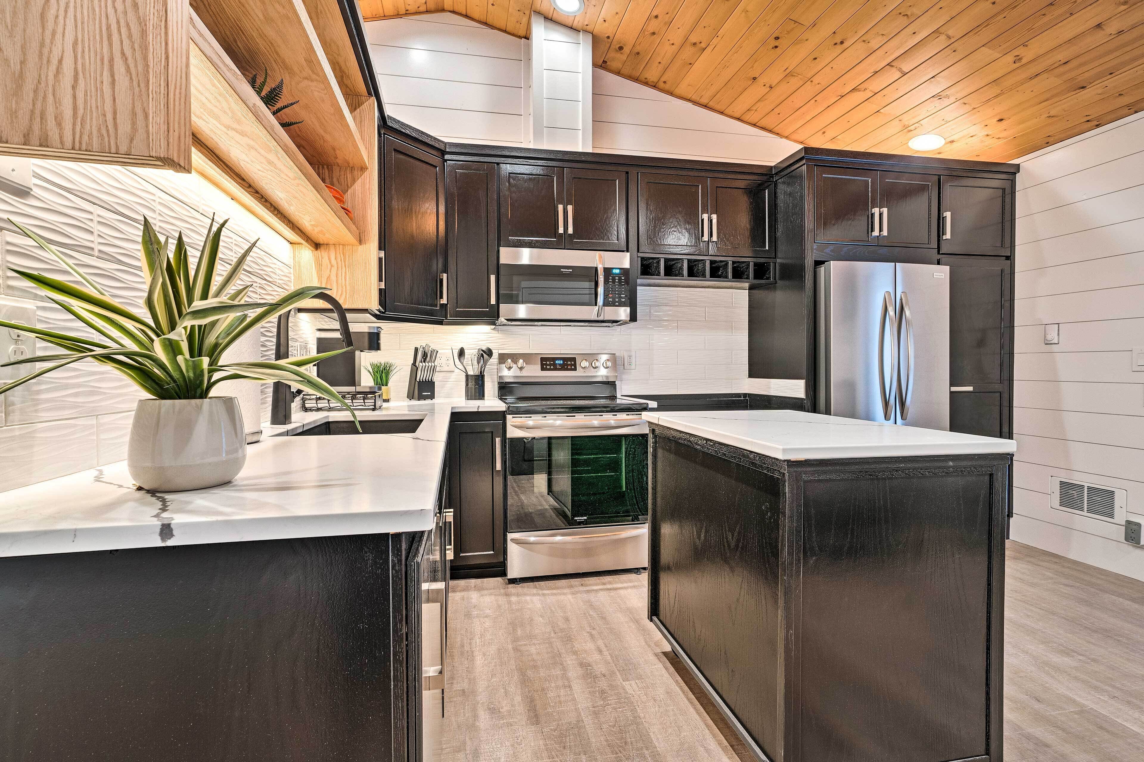 Modern East Wenatchee Studio on Working Farm!