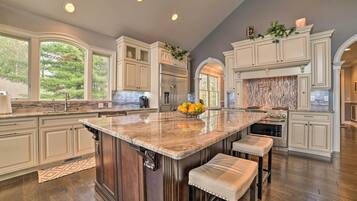 ํ์ฐ์ค (5 Bedrooms) | ๋ด๋ถ