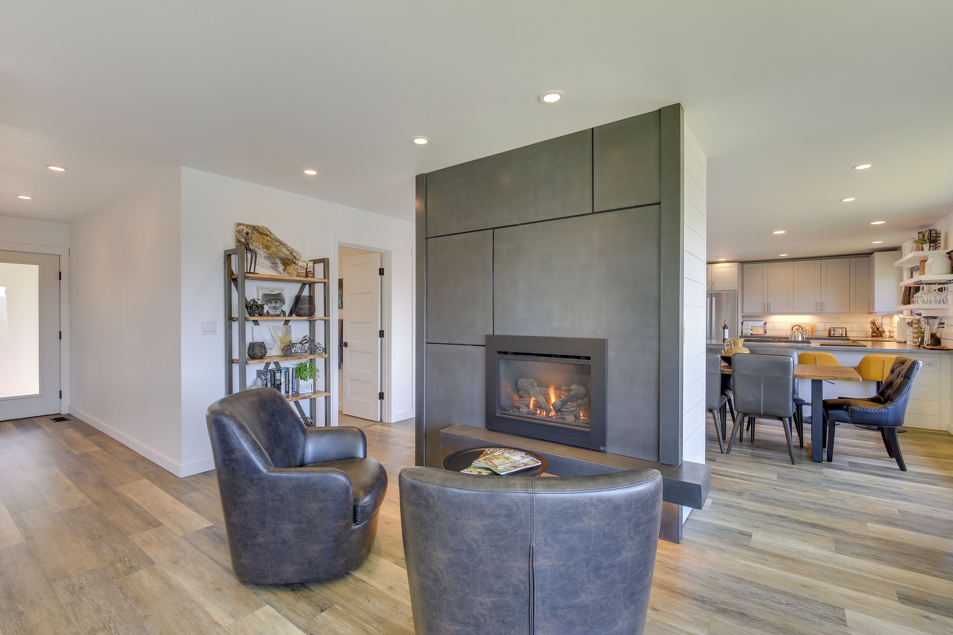 Modern Underwood Home w/ Deck & Mt Hood Views