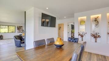 House (5 Bedrooms) | Interior